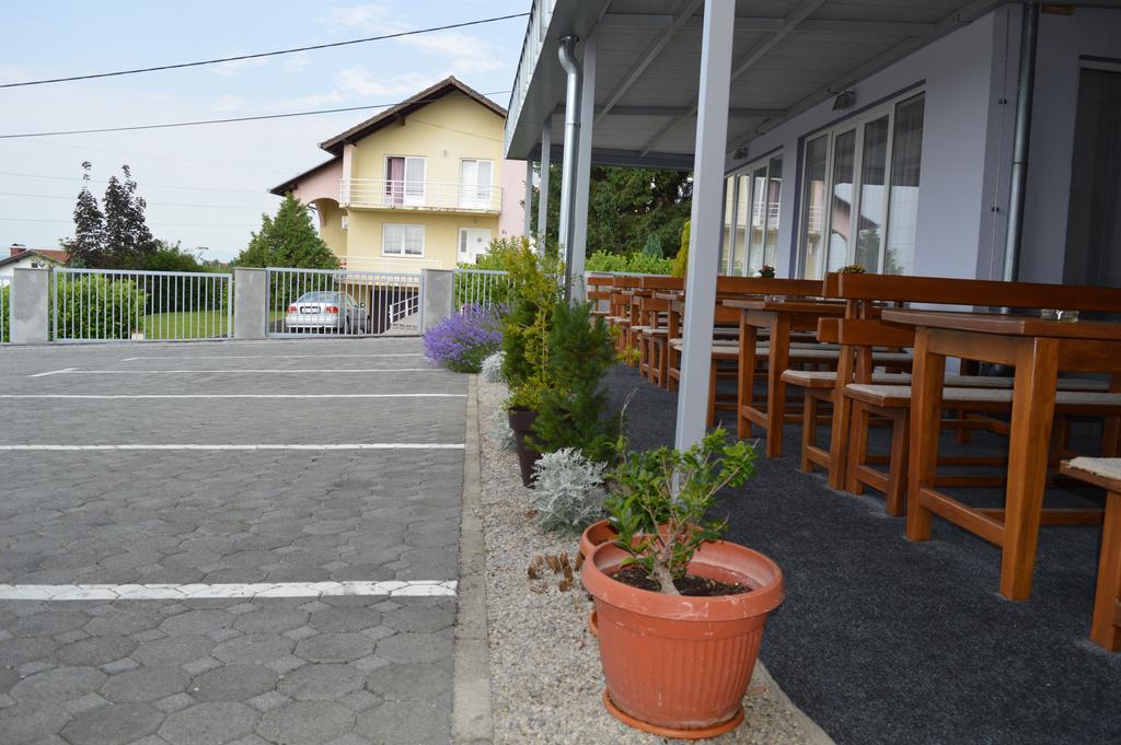 Pansion Antonio Bed & Breakfast Slavonski Brod Exterior photo