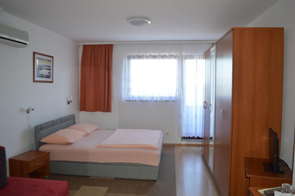 Pansion Antonio Bed & Breakfast Slavonski Brod Exterior photo