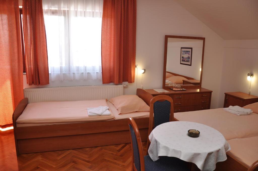 Pansion Antonio Bed & Breakfast Slavonski Brod Exterior photo