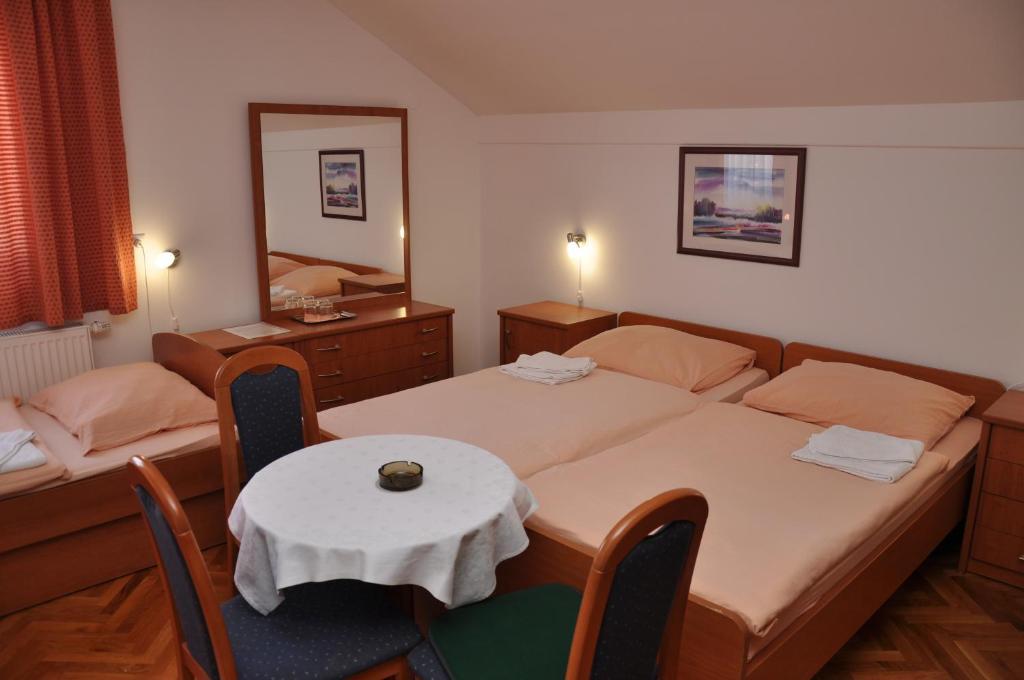 Pansion Antonio Bed & Breakfast Slavonski Brod Exterior photo