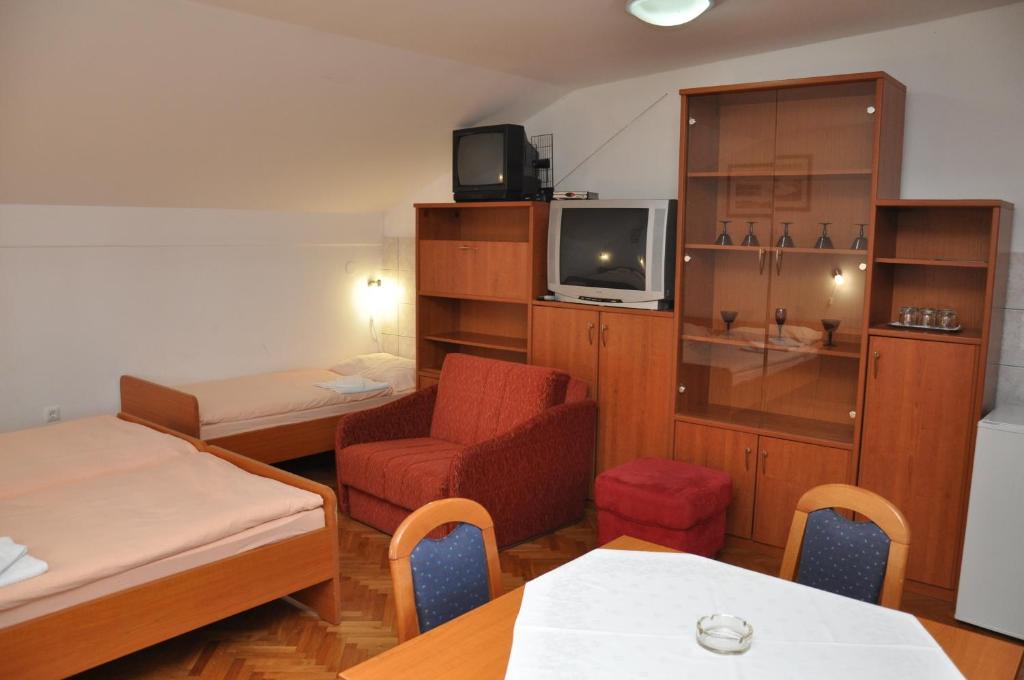Pansion Antonio Bed & Breakfast Slavonski Brod Exterior photo