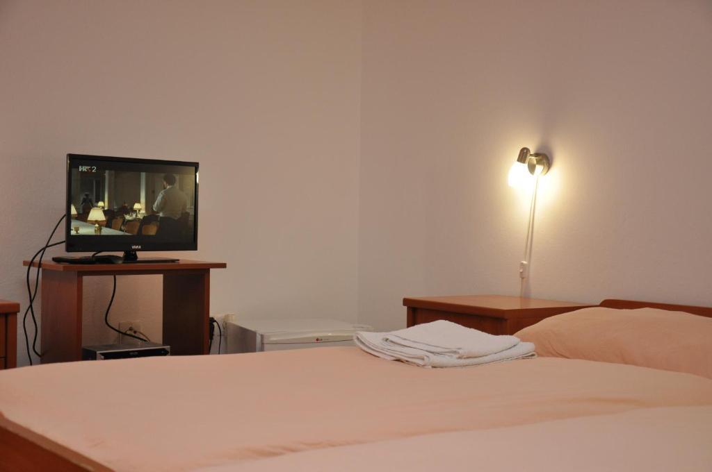 Pansion Antonio Bed & Breakfast Slavonski Brod Exterior photo